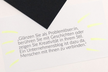 Blogtexte schreiben: Textausschnitt Begleitbild für Erfolgsformate fürs Bloggen: Textausschnitt mit Satzfetzen - Glänzen Sie als Problemlöserin und mehr